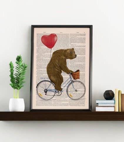 Einzigartiges Geschenk, Geschenk für Zuhause, Geschenk für Ihn, Weihnachtsgeschenke, Grizzlybär auf Fahrrad gedruckt auf Vintage-Buchseite, perfekt für Geschenke Ani222b – A3 Poster 11,7 x 16,5