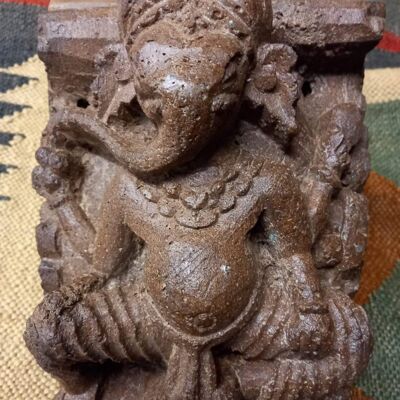 Estatua de madera de Ganesha para colgar en la pared