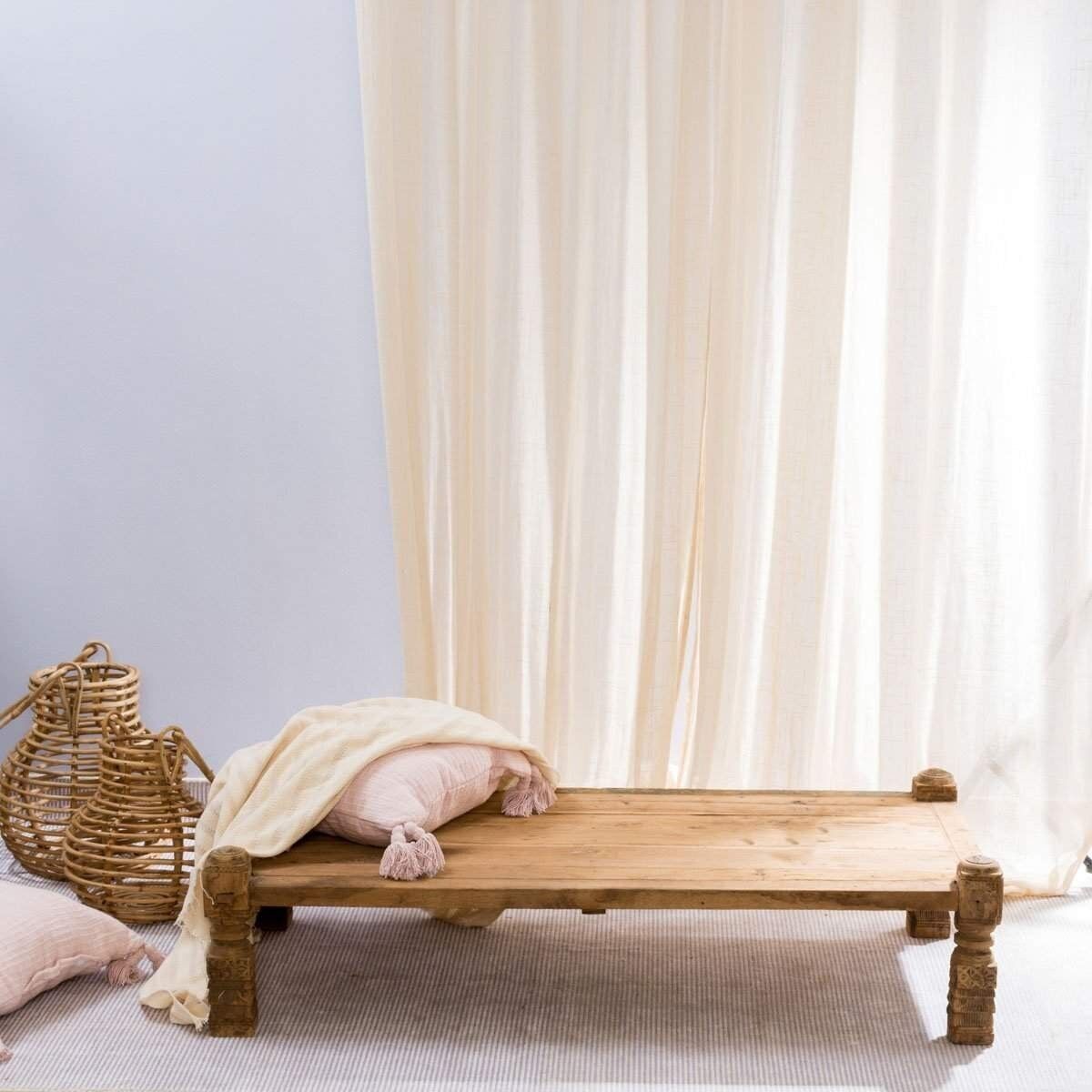 Niedriger Couchtisch