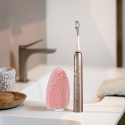 SonicSmile Sonic Toothbrush + Bright Rose Gold Silk'n Silicone Cleansing Brush SSFB2PEUP001