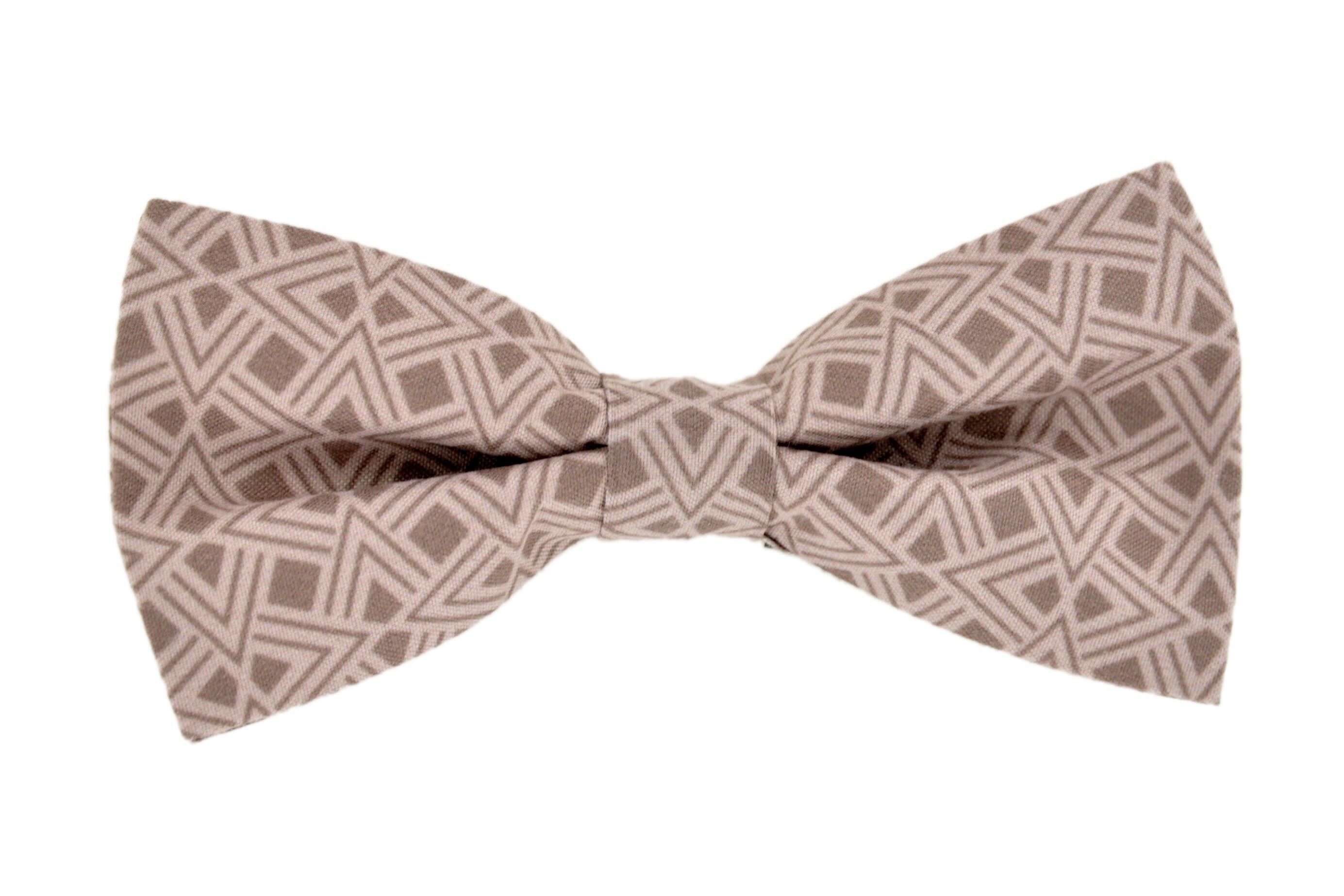 Elegante pajarita triangular beige