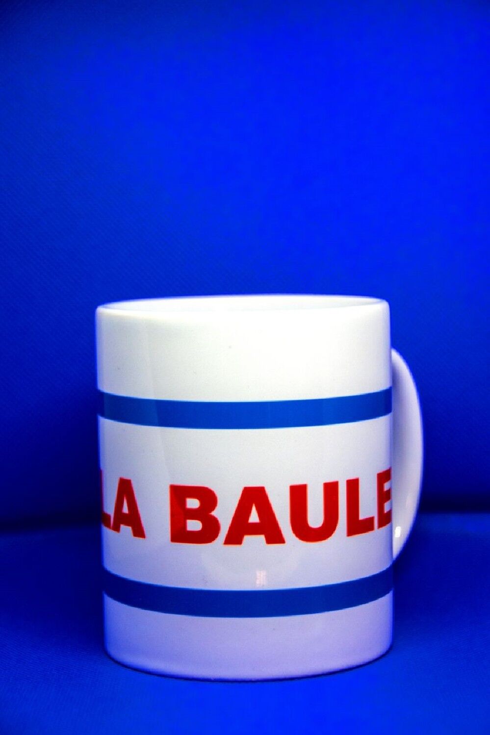 Tazza bianca con stampa del nome della città PERSONALIZZABILE, cornice blu con scritta rossa