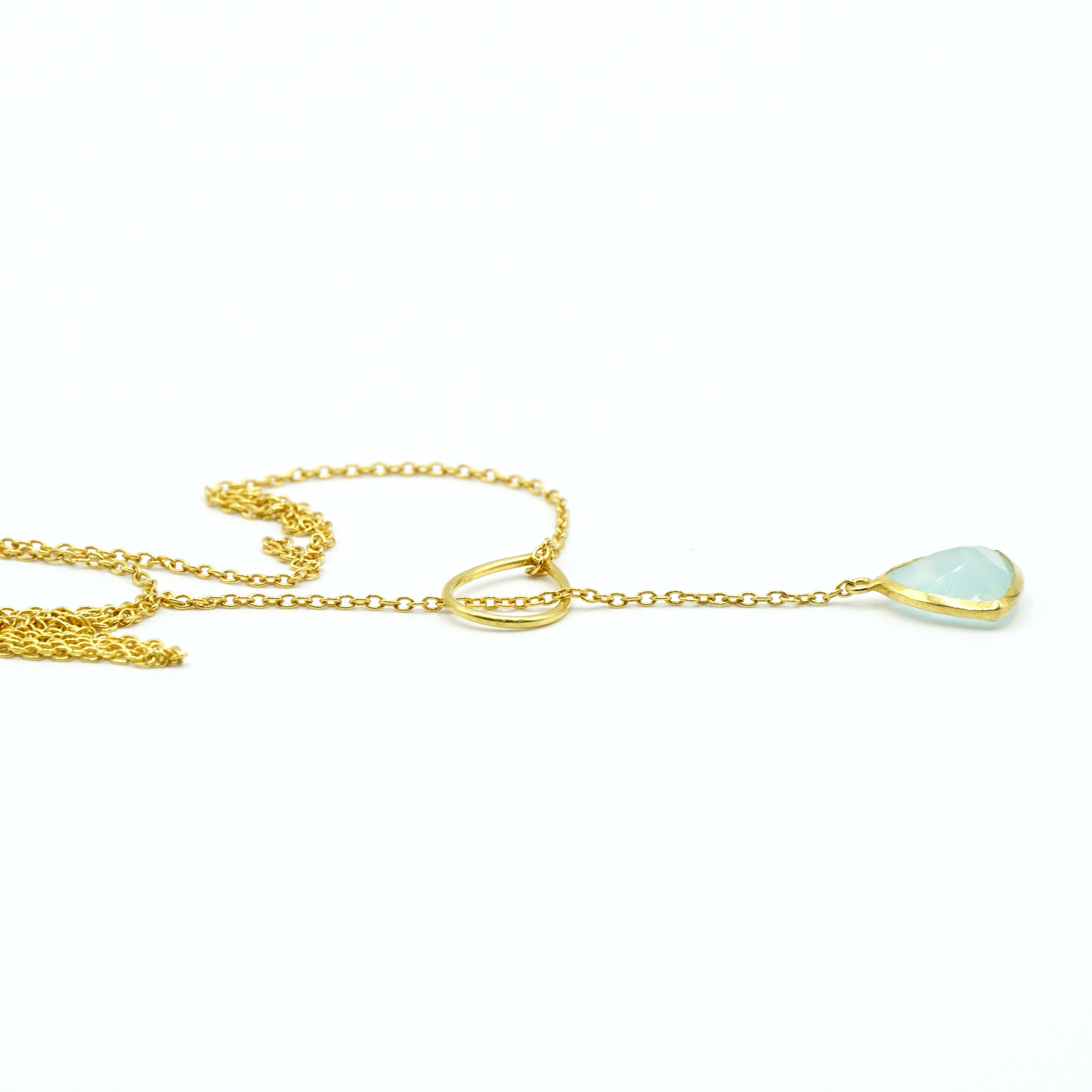 Hellgrüner Chalcedon-Wasseranhänger