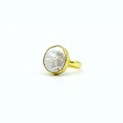 Baroque pearl ring.   of woman.   Golden and square.   Trend.   Golden.   Hand made.   Weddings, guests.
