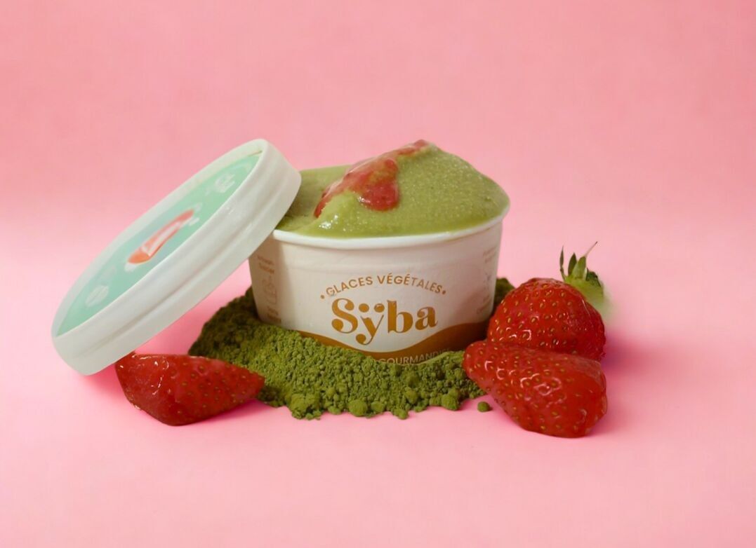 Helado de té verde matcha, coulis de fresa - 120ml