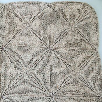 Tapis rectangulaire en fibres naturelles de mendong 150 x 180 cm - Sumba 1