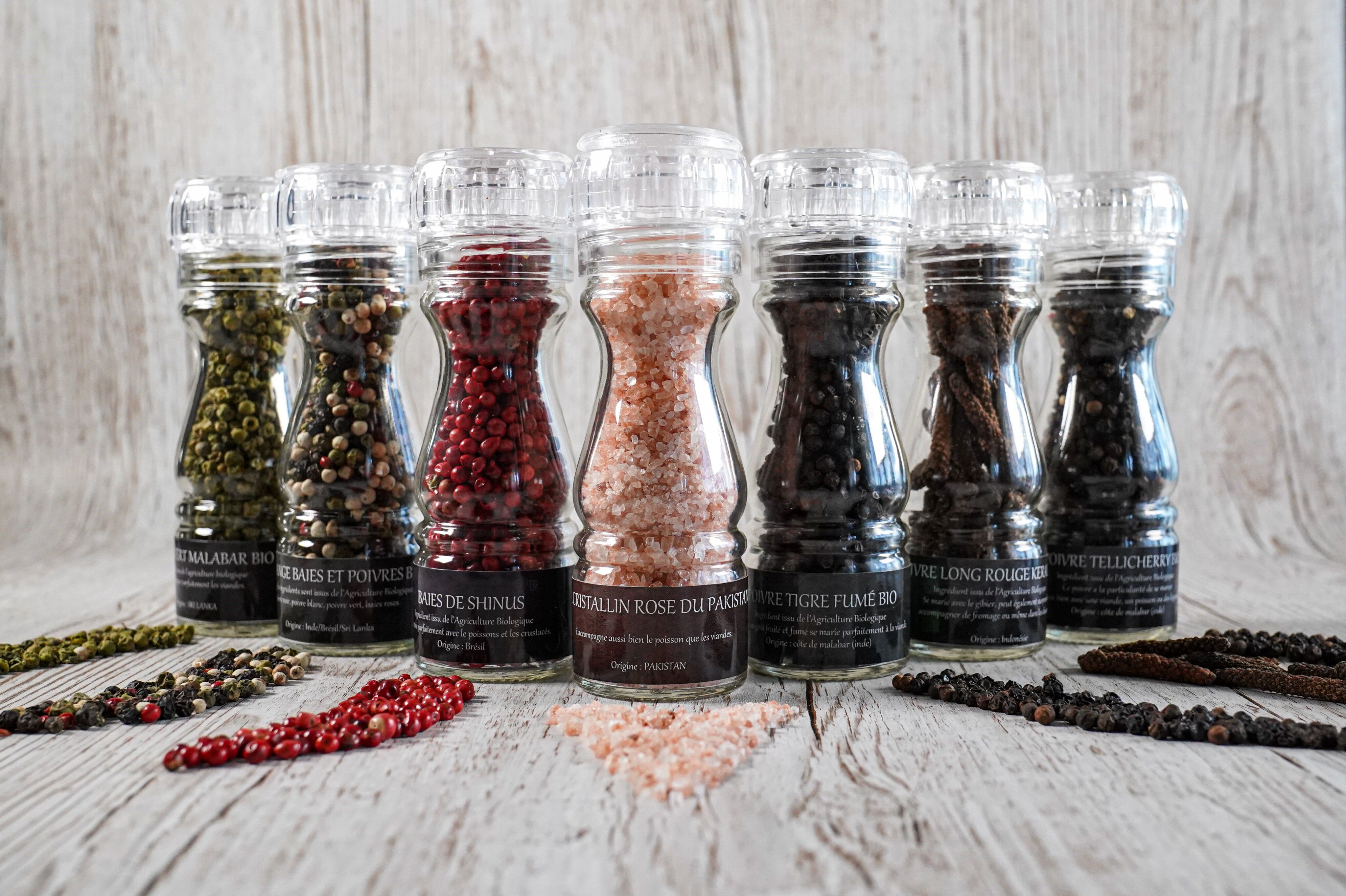 SCATOLA DI PEPERONI DEL MONDO BIOLOGICO