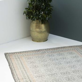 Tapis en coton tissé main impression block print écru à motifs charbon 140 x 200 cm Tambourin 1