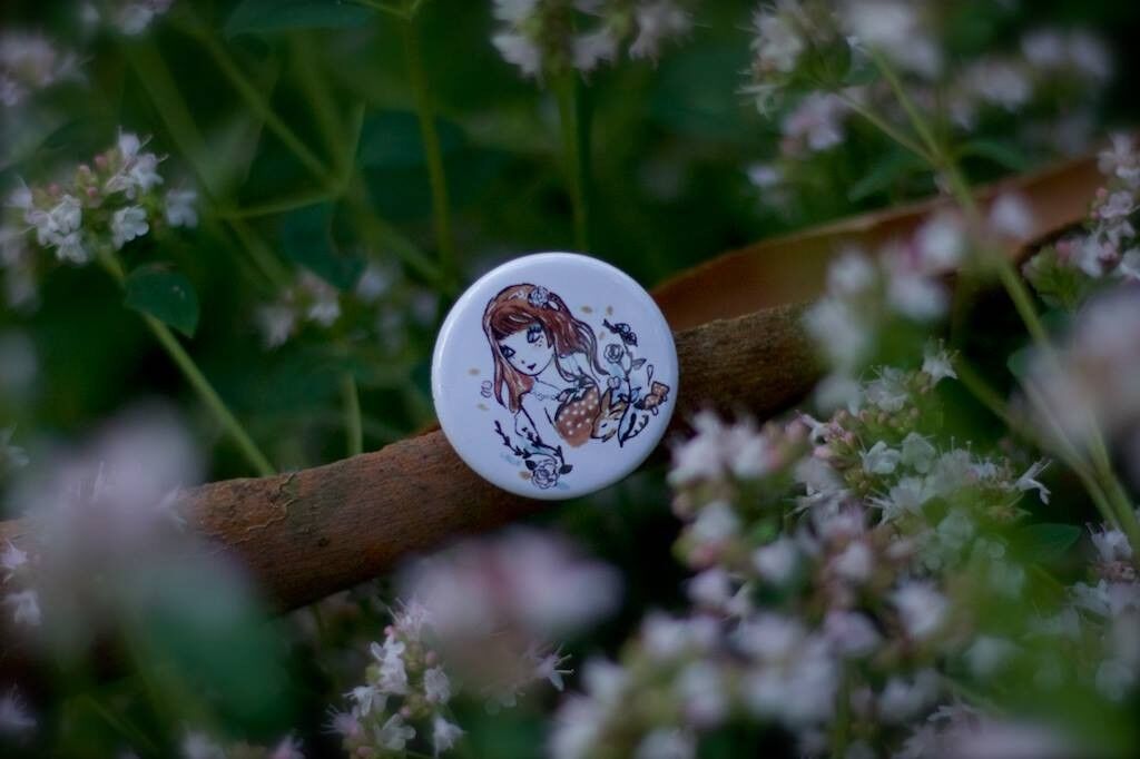 insignia de la señorita peonía