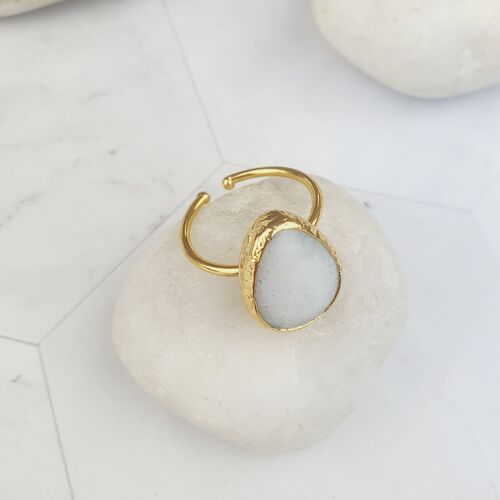 Saira Teardrop White agate Ring (SN112)