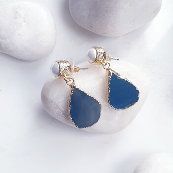 Boucles d'oreilles en agate bleue et perle en forme de larme (SN766)