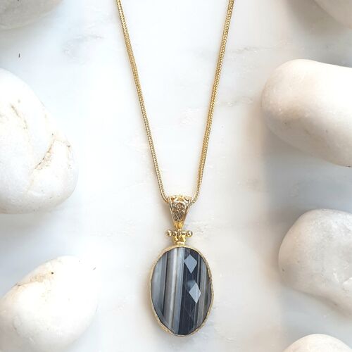 Oval Black and White Pendant Necklace (SN778)