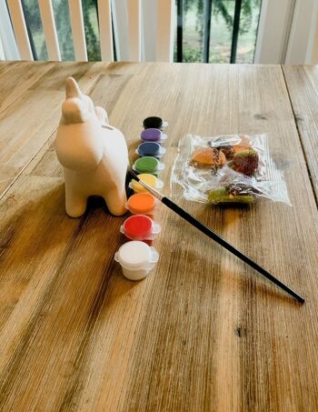 Peignez votre propre kit de tirelire licorne en céramique avec des peintures et des gelées végétaliennes 2