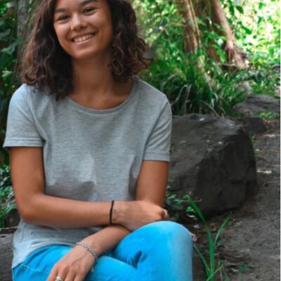 Camiseta de mujer de algodón orgánico con cuello redondo gris jaspeado