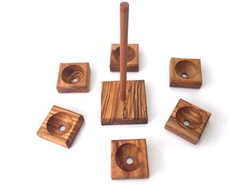 6 coquetiers carrés et supports dans un set "Mama" en bois d'olivier 8
