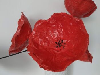 4 FLEURS GEANTES ROUGES, fait main, papier mâché, diamètre 20 cm 2