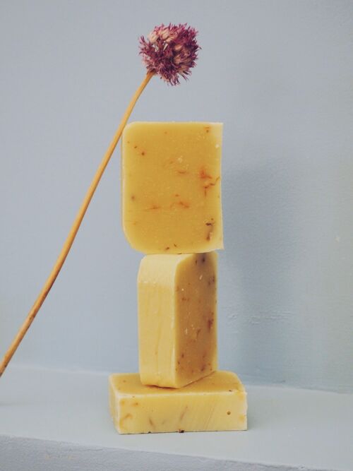 ORGANIC SHOWER SOAP - OILVE FLOWERS OF SOUCIS