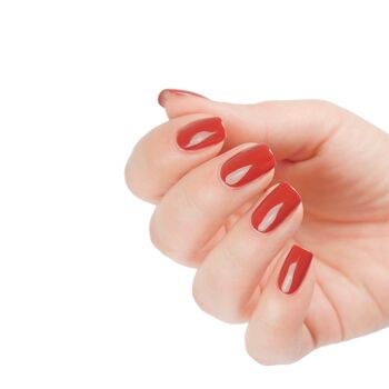 vernis à ongles vegan en rouge foncé - smooch 3