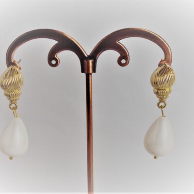 Boucles d'oreilles avec escargot et perle de coquillage