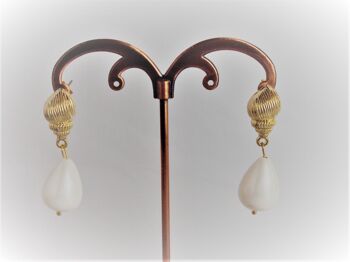 Boucles d'oreilles avec escargot et perle de coquillage