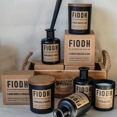 Fiodh 4: Luxuskerze aus Sandelholz und schwarzem Tee, groß