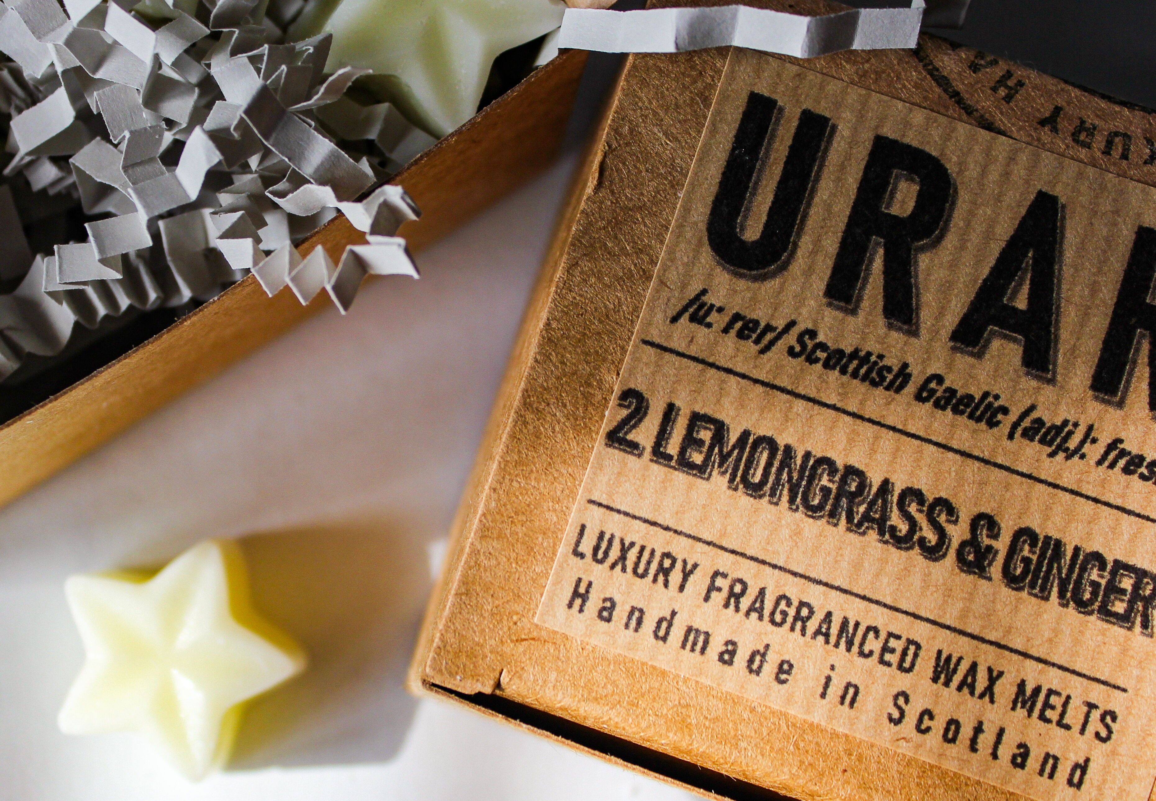 Urar 2: La cera alla citronella e allo zenzero si scioglie,