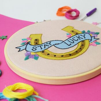 Grand kit de broderie "Stay Lucky" 4