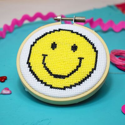 SMILEY' MINI CROSS STITCH KIT