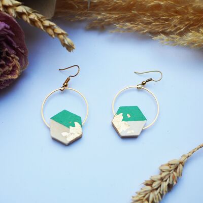 Golden circle and wooden hexagon earrings painted in emerald green, gold-gilded chips