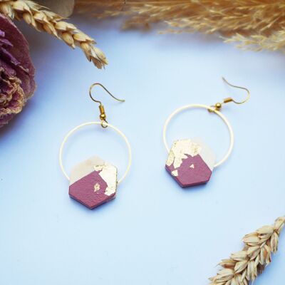 Golden circle and wooden hexagon earrings painted in cinnamon brown, golden brown chips