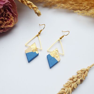 Triangolo d'oro e orecchini in legno a forma di diamante dipinti in blu denim, trucioli da dorare d'oro