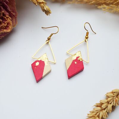 Golden triangle earrings and wooden rhombus painted in magenta red, golden gilding chips