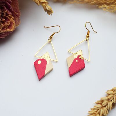 Golden triangle earrings and wooden rhombus painted in magenta red, golden gilding chips