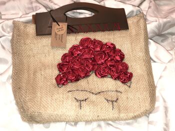 Sac Frida brodé en jute avec poignées en bois 3