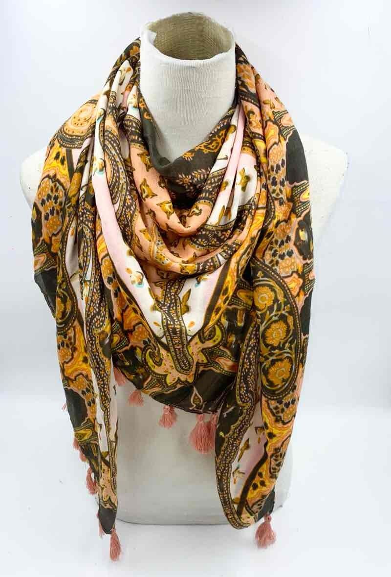 Sciarpe quadrate con pompon