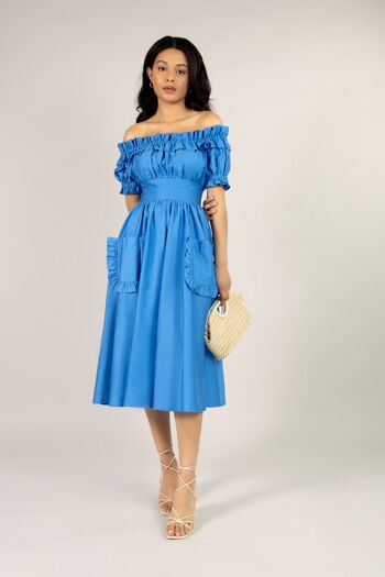 La robe à volants Bardot de Tamsin en bleu bleuet 6