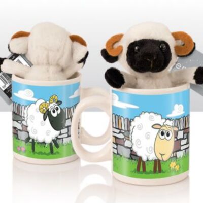 Adorable peluche Agneau aux couleurs au choix, dans un mini mug en céramique pour enfant, parfait cadeau de Pâques sans sucre - Crème avec visage noir et cornes brunes (bélier)