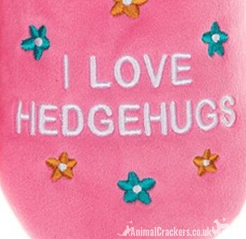 Mesdames Snoozies 'Pairables' Hedgehog design 'I love HedgeHugs' pantoufles, Rose avec intérieur en fausse fourrure blanche, pantoufles confortables et lavables antidérapantes 1