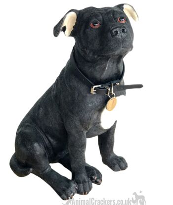 Ornement extra large de 26 cm noir et blanc Staffy Staffordshire Bull Terrier de la gamme Leonardo « Walkies ». 2