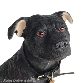 Ornement extra large de 26 cm noir et blanc Staffy Staffordshire Bull Terrier de la gamme Leonardo « Walkies ». 3