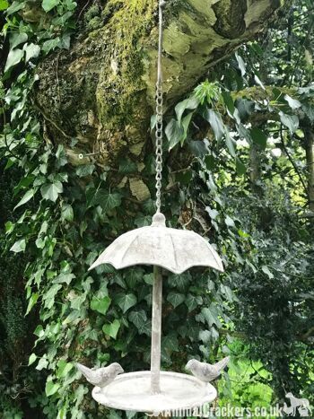 Conception de parapluie en métal galvanisé robuste suspendu mangeoire à oiseaux, cadeau d'amant d'oiseau de jardin 4