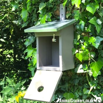 Nichoir Bird House conçu pour les mésanges charbonnières et les moineaux, et adapté pour d'autres petits oiseaux de jardin, bois gris épais avec toit en étain. 2