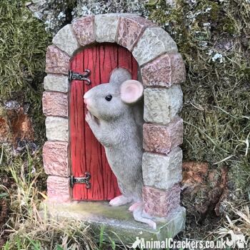 Souris mignonne dans l'embrasure de porte avec porte ROUGE, décoration d'ornement de porte de jardin féerique en résine lourde, cadeau d'amant de souris 2