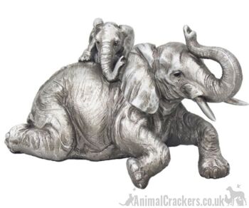 Mère éléphant avec ornement de veau ludique de la gamme Leonardo Reflections Silver, coffret cadeau