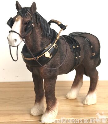 Leonardo Bay Shire Cart Heavy Horse dans la figurine d'ornement de harnais, coffret cadeau 1