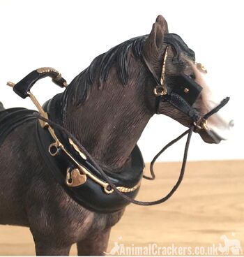 Leonardo Bay Shire Cart Heavy Horse dans la figurine d'ornement de harnais, coffret cadeau 3