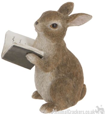 Itsy le lapin - joli lapin lisant un livre d'ornement d'intérieur ou une décoration de jardin féerique