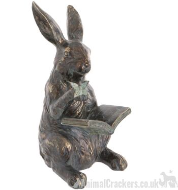 Grande figurine d'ornement d'intérieur ou de jardin de livre de lecture de lièvre d'effet en bronze, cadeau d'amant de lapin