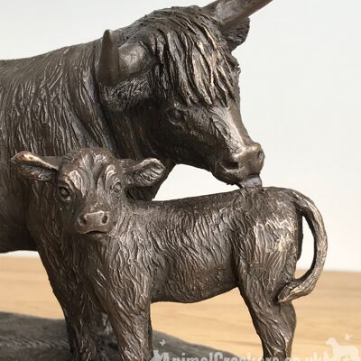 Figurina di ornamento di scultura in bronzo di qualità Highland Cow & Calf di Harriet Glen