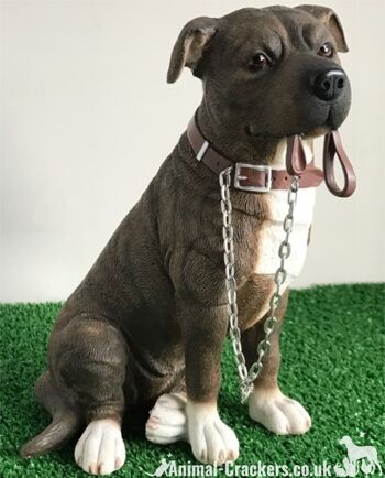Grand ornement Brown Staffordshire Bull Terrier 'Staffie' de la gamme Leonardo 'Walkies' 1